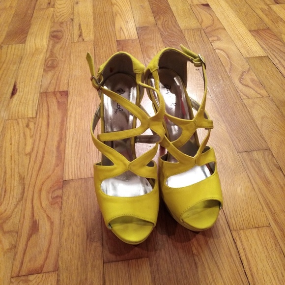 Heels - Picture 3 of 3